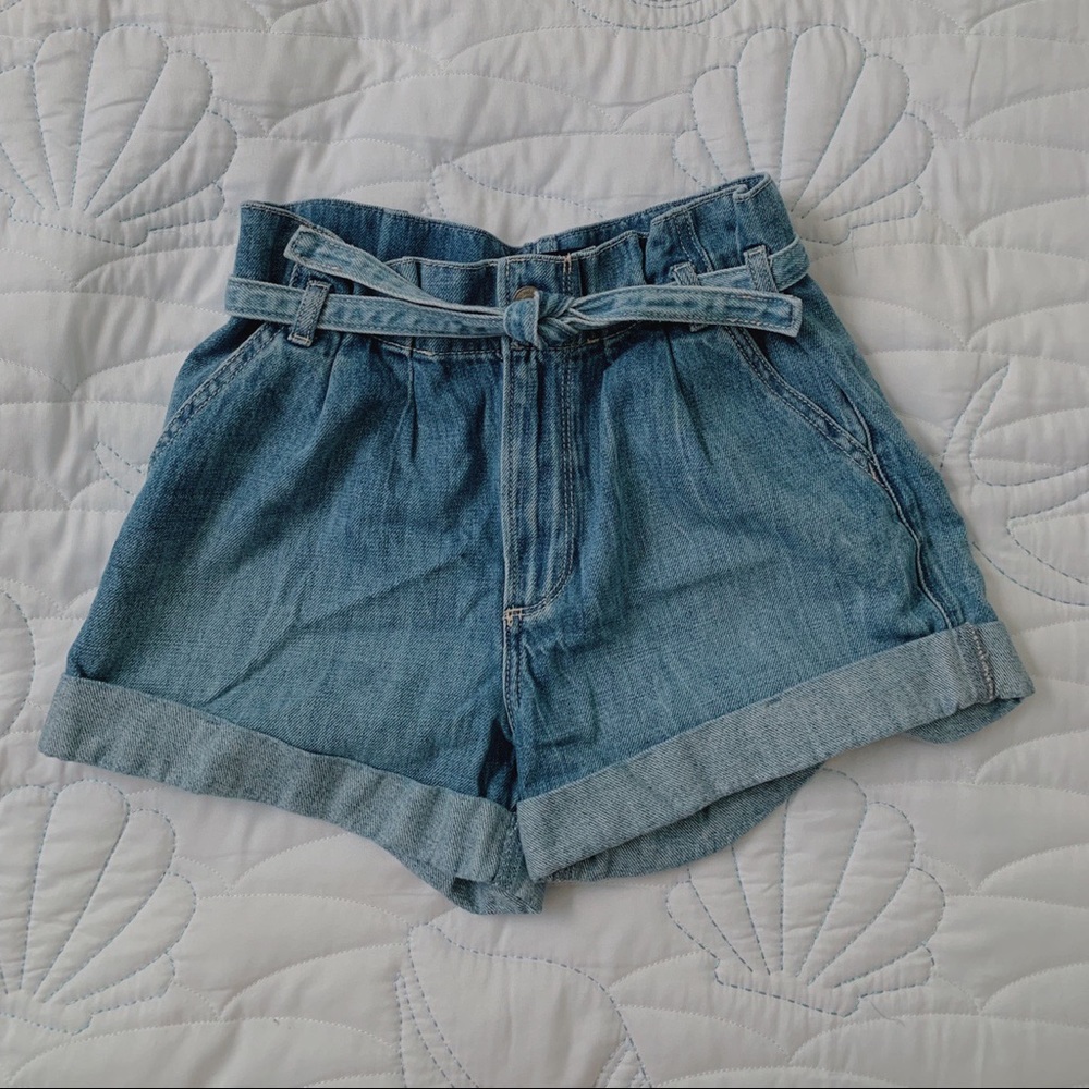 Adorable paper bag shorts!